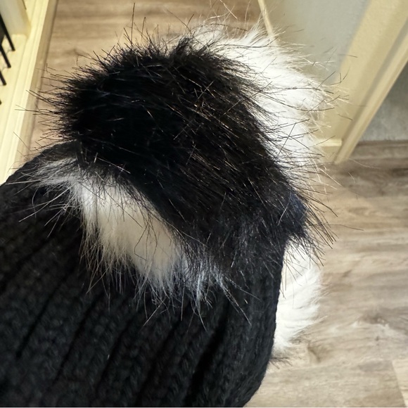 Beanie hat panda faux fur "ear" poms.  Adult sized OS - Picture 3 of 4